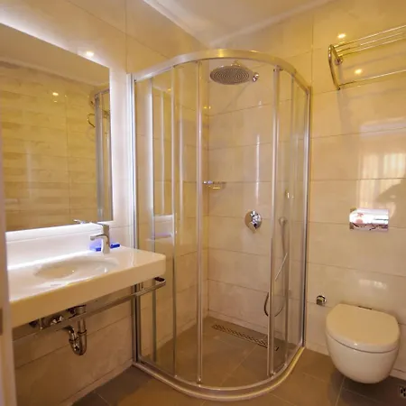 Sapphire ホテル 4*